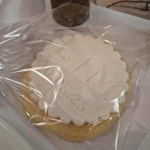 Personalised biscuit favours